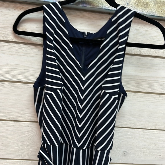 Banana Republic Wide-Leg Cropped Jumpsuit Size 0 - Picture 2 of 7